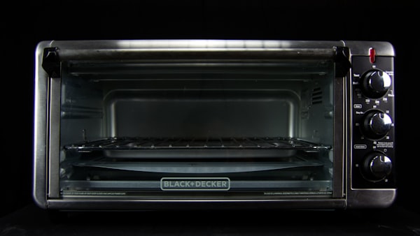 自然纪录片《地球脉动》第三季精彩画面，展示北极熊在冰川上行走